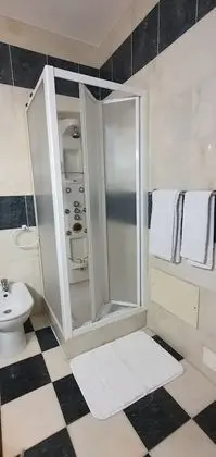 Basic Tek Büyük veya İki Ayrı Yataklı Oda