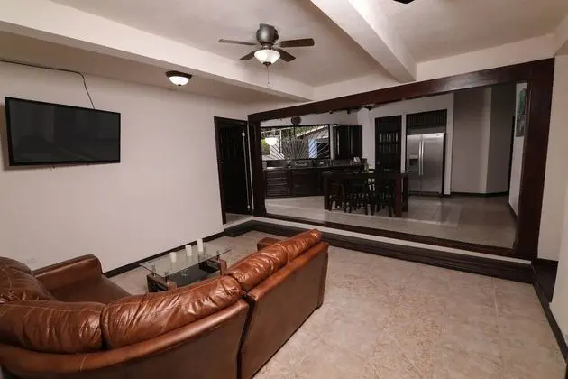 Deluxe Ev, Birden Çok Yatak Odası, Kişiye Özel Havuzlu