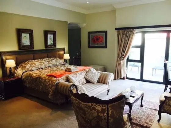 Royal En-suite 8