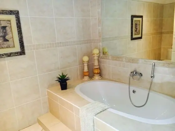 Royal En-suite 8