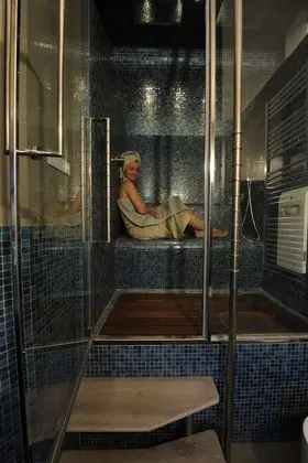 Deluxe Tek Büyük Yataklı Oda (Blu with Steam Room)