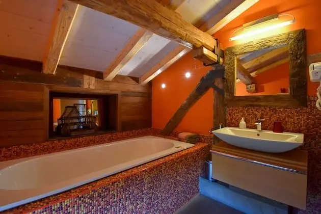 Süit, Jakuzi (Mansarda)