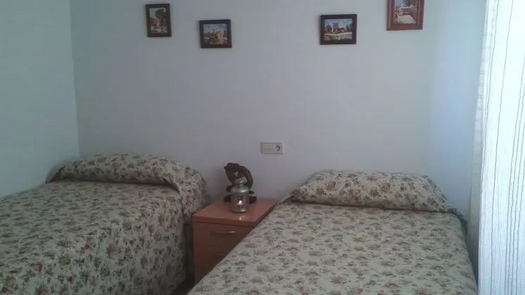 İki Ayrı Yataklı Oda, Ortak Banyo