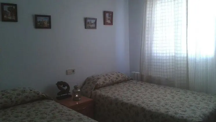 İki Ayrı Yataklı Oda, Ortak Banyo