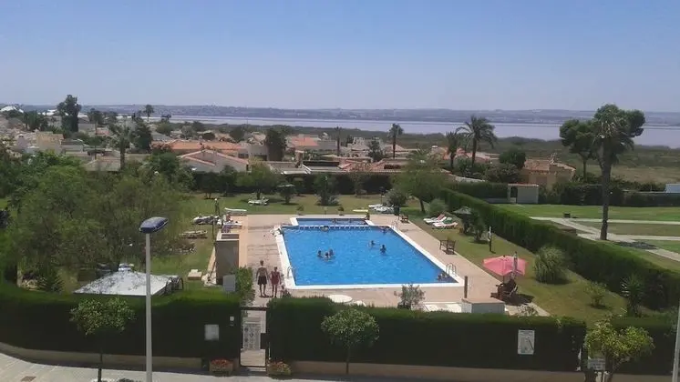 İki Ayrı Yataklı Oda, Ortak Banyo