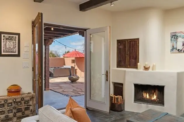 Ev (Casa Galeria - Luxury Rental with Hot)