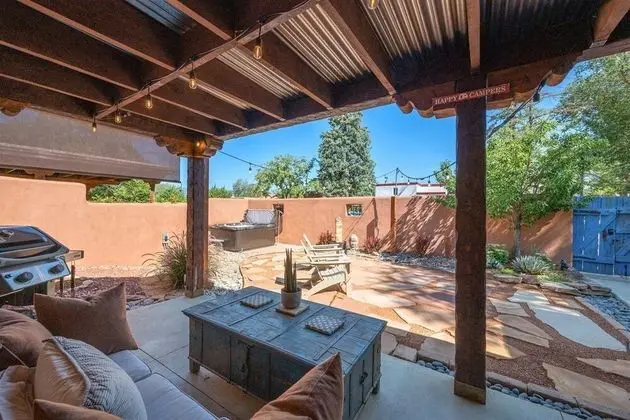 Ev (Casa Galeria - Luxury Rental with Hot)