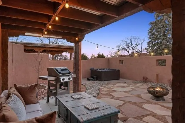 Ev (Casa Galeria - Luxury Rental with Hot)