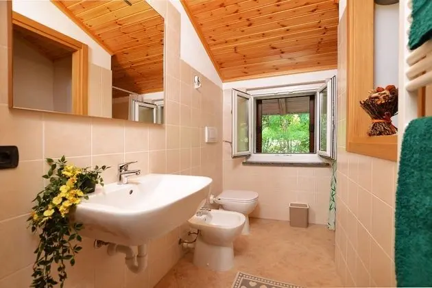 Standard Ev, Birden Çok Yatak, 2 Banyolu, Bahçeli (Casa Gerolamo)