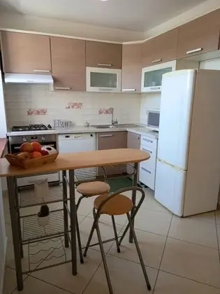 Ev (Three Bedroom Holiday Home with Garde)
