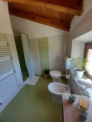 Ev (Three Bedroom Holiday Home with Garde)