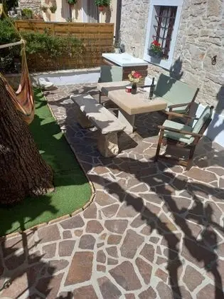Ev (Three Bedroom Holiday Home with Garde)
