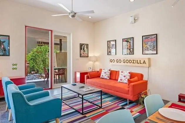 Ev (Casa Godzilla - Atomic Style in the H)