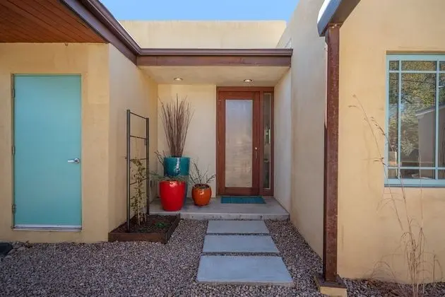 Ev (Casa Godzilla - Atomic Style in the H)
