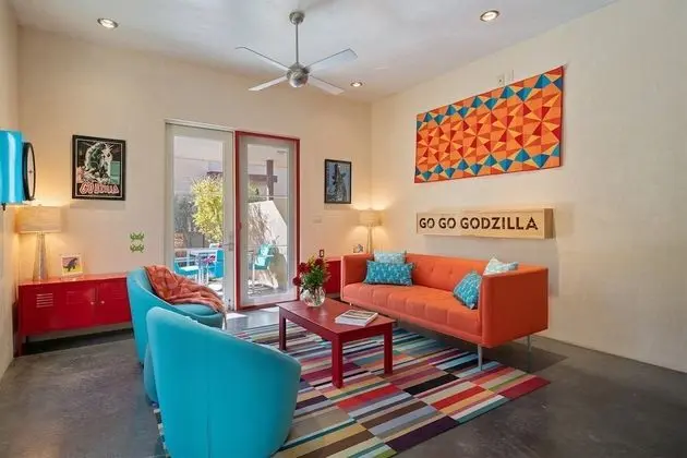 Ev (Casa Godzilla - Atomic Style in the H)