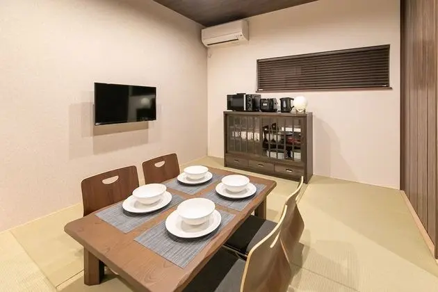 Ev (8 Guests, GN-1)