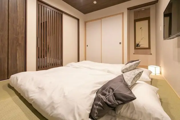 Ev (8 Guests, GN-1)