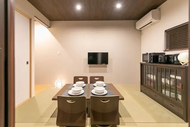 Ev (8 Guests, GN-1)