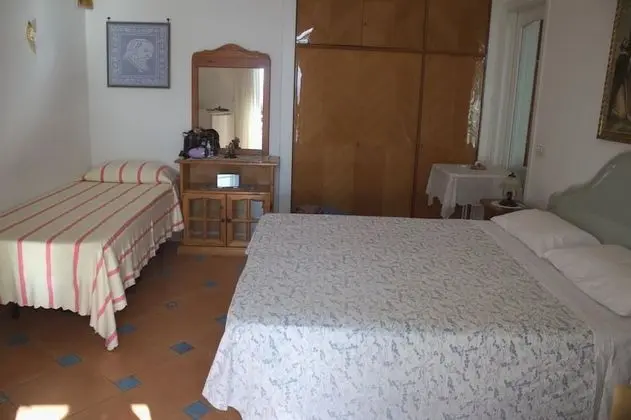 Üç Kişilik Oda
