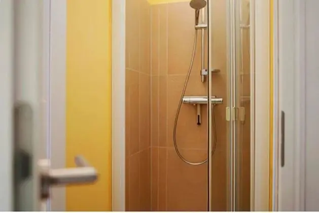 Tek Büyük Yataklı Oda, 1 Büyük (Queen) Boy Yatak, Ortak Banyo