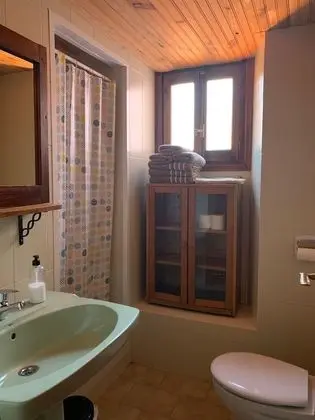 Habitación doble, 2 camas individuales, baño uso exclusivo fuera de habitación