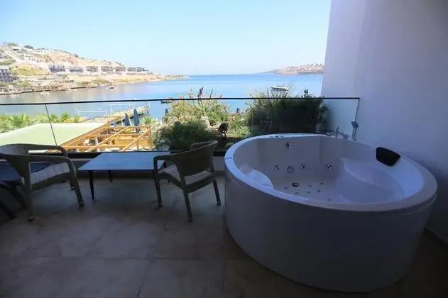 Suite, Deniz Manzaralı, Jakuzili ve Teraslı