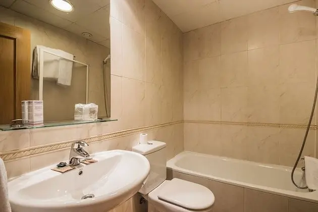 Tek Büyük Yataklı Oda, 1 Çift Kişilik veya 2 Tek Kişilik Yatak