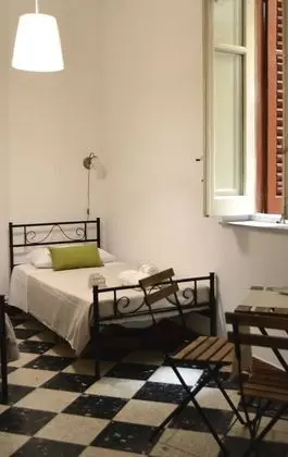 İki Ayrı Yataklı Oda, Ortak Banyo (Fichi d'India)