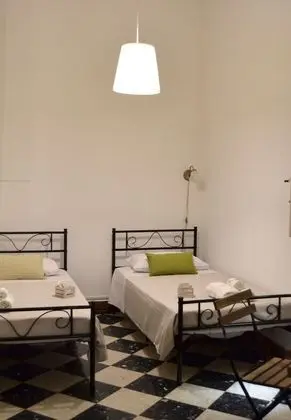 İki Ayrı Yataklı Oda, Ortak Banyo (Fichi d'India)