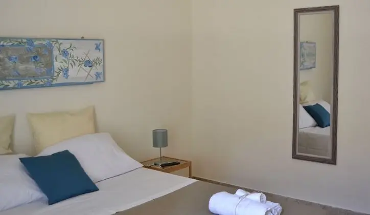 Tek Büyük Yataklı Oda, Ortak Banyo (Jasmine Scent)