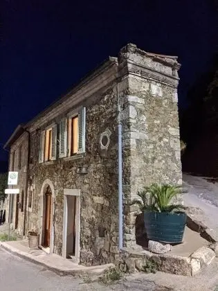 Ev, 1 Büyük (Queen) Boy Yatak