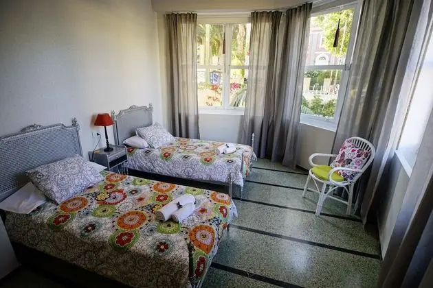 Üç Kişilik Oda, 3 Tek Kişilik Yatak, Ortak Banyo