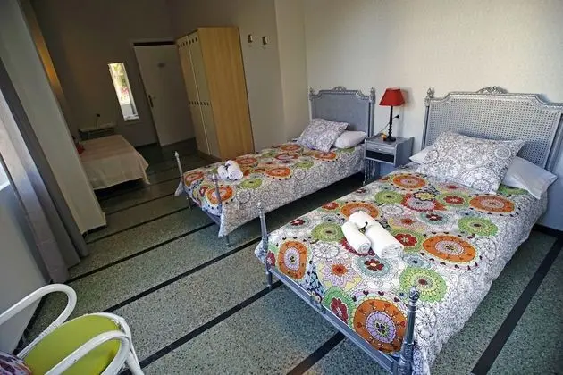 Üç Kişilik Oda, 3 Tek Kişilik Yatak, Ortak Banyo
