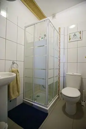 Üç Kişilik Oda, 3 Tek Kişilik Yatak, Ortak Banyo