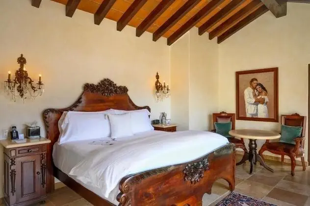 RICHARD BURTON SUITE