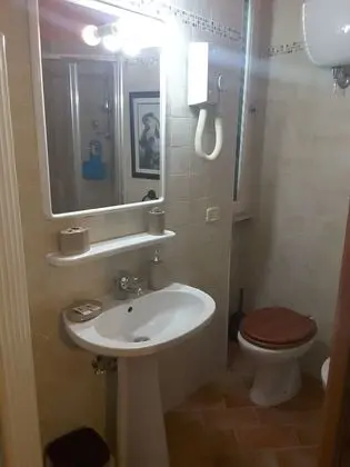 Üç Kişilik Oda, Göl Manzaralı