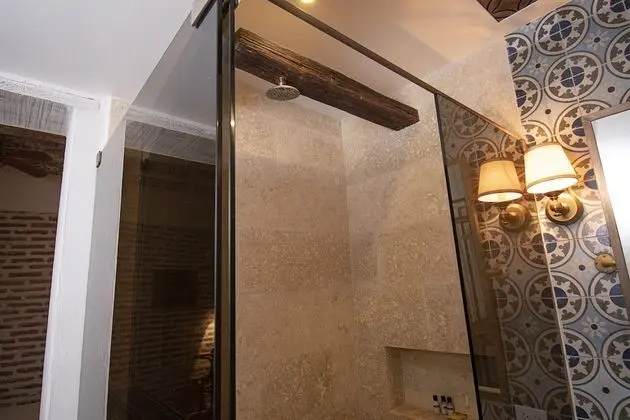 Premium Oda, 1 Büyük (Queen) Boy Yatak, Sigara İçilmez