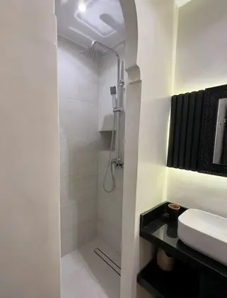 Superior Oda, 1 Büyük (Queen) Boy Yatak ve Çekyat