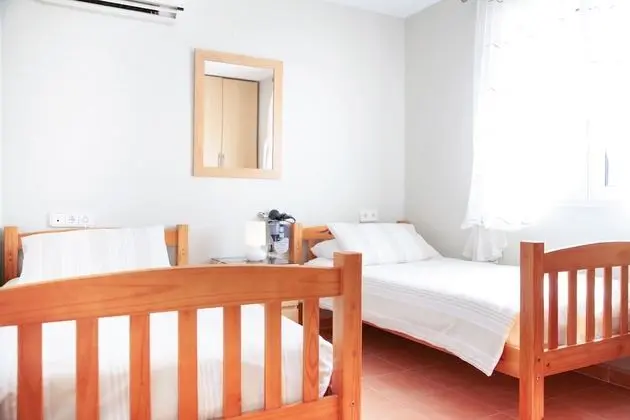 İki Ayrı Yataklı Oda, Ortak Banyo