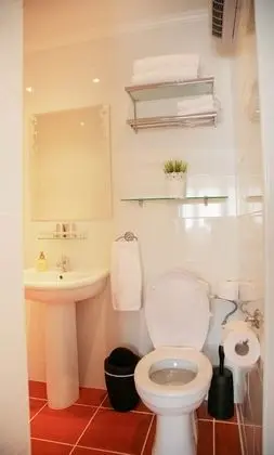 Tek Büyük Yataklı Oda, Ortak Banyo