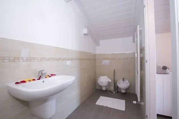 Family Apart Daire, 2 Çift Kişilik Yatak, 2 Banyolu, Dağ Yamacı (Casa Laura Apt. 6)