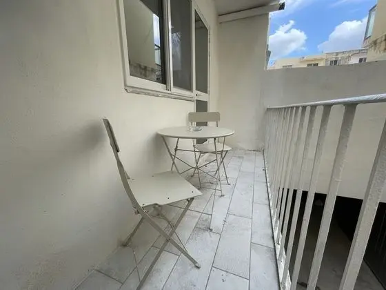 Tek Büyük Yataklı Oda, Balkon