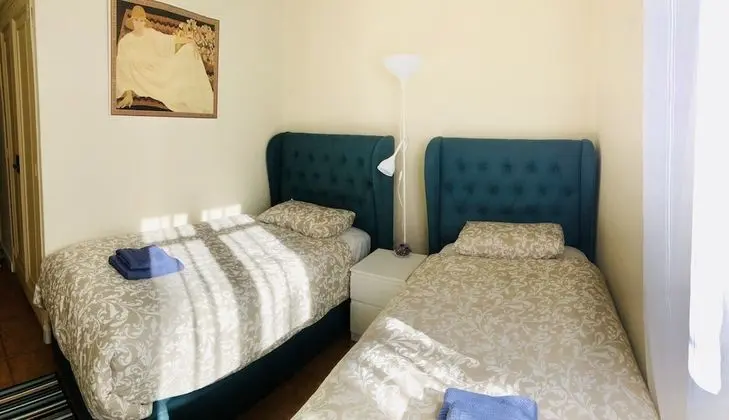 Basic Tek Büyük veya İki Ayrı Yataklı Oda