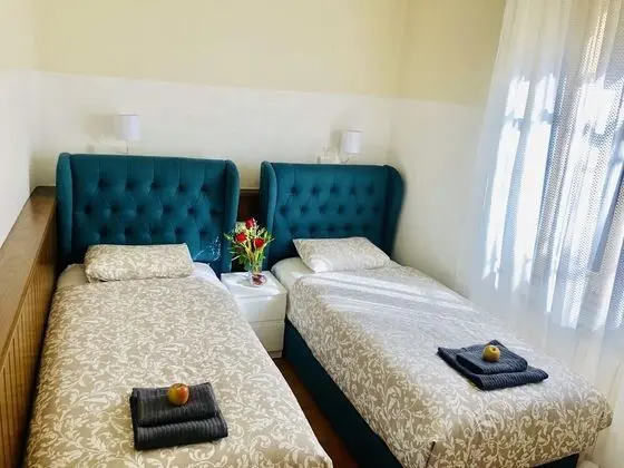 Basic Tek Büyük veya İki Ayrı Yataklı Oda