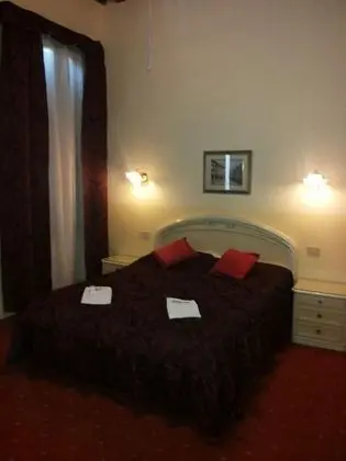 Standard Tek Büyük veya İki Ayrı Yataklı Oda