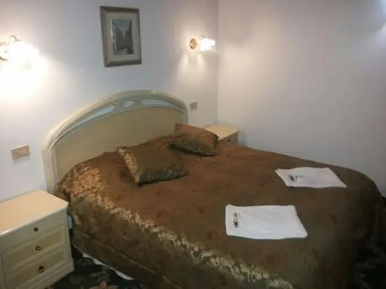 Standard Tek Büyük veya İki Ayrı Yataklı Oda, Ortak Banyo