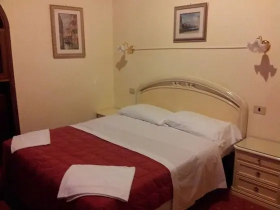 Standard Tek Büyük veya İki Ayrı Yataklı Oda, Ortak Banyo