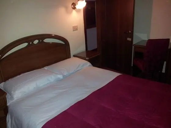 Standard Tek Büyük veya İki Ayrı Yataklı Oda, Ortak Banyo