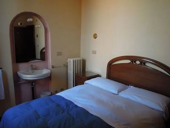 Standard Tek Büyük veya İki Ayrı Yataklı Oda, Ortak Banyo