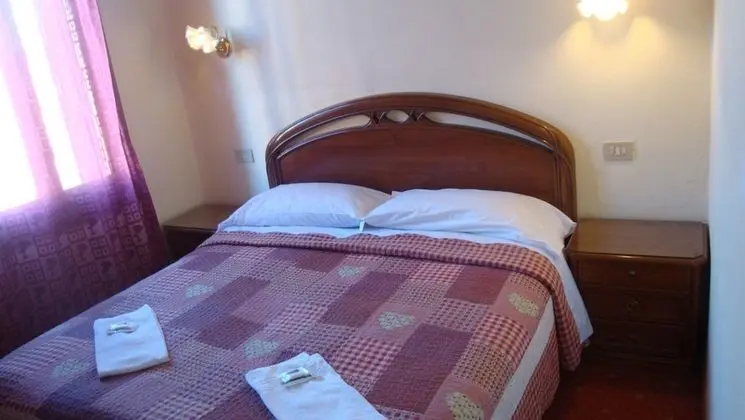 Standard Tek Büyük veya İki Ayrı Yataklı Oda, Ortak Banyo